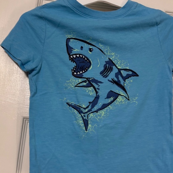 Shark T-Shirt - Picture 1 of 4